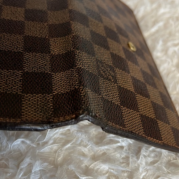 Louis Vuitton Damier Ebene International Wallet - Picture 16 of 17